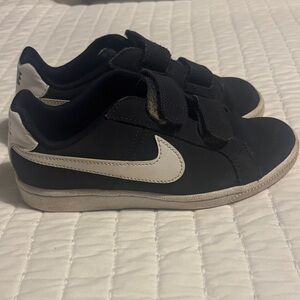Nike Court Royale shoes